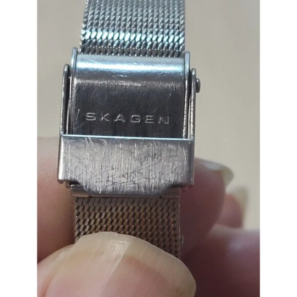 Skagen Platinum Plated Black Dial 19mm Women's  Bracelet Watch‎